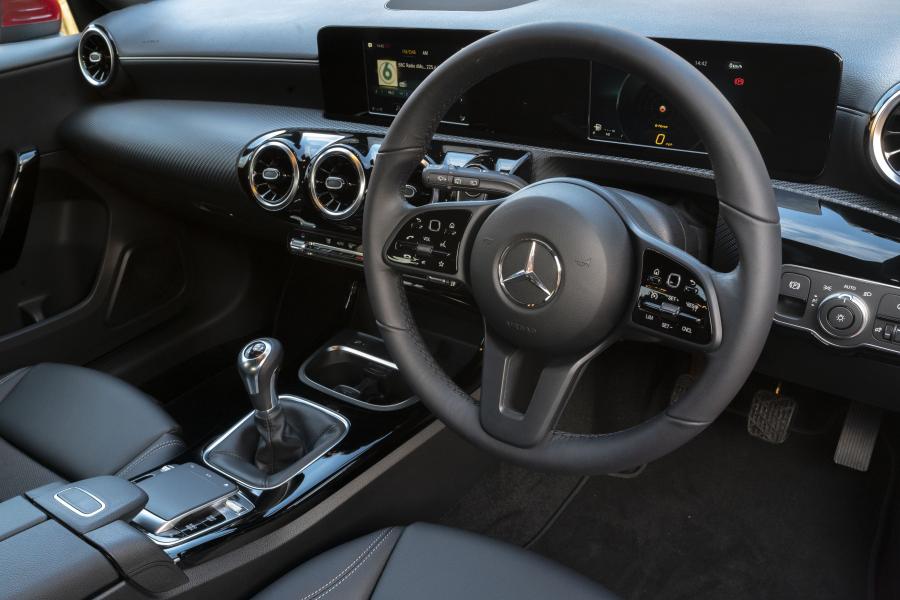 Интерьер Mercedes-Benz A180 SE (W177) 2019 года  (UK) (фото 8 из 10)